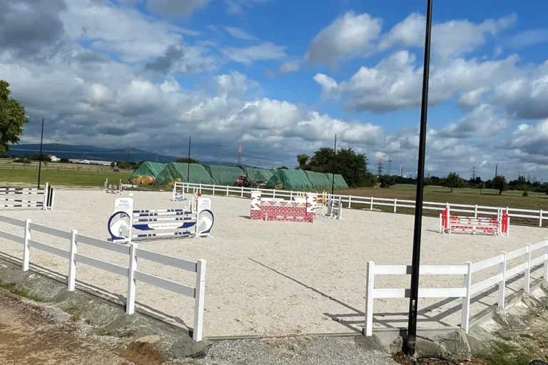 Aussenreitplatz Ebbe-Flut-System mit Flutlicht